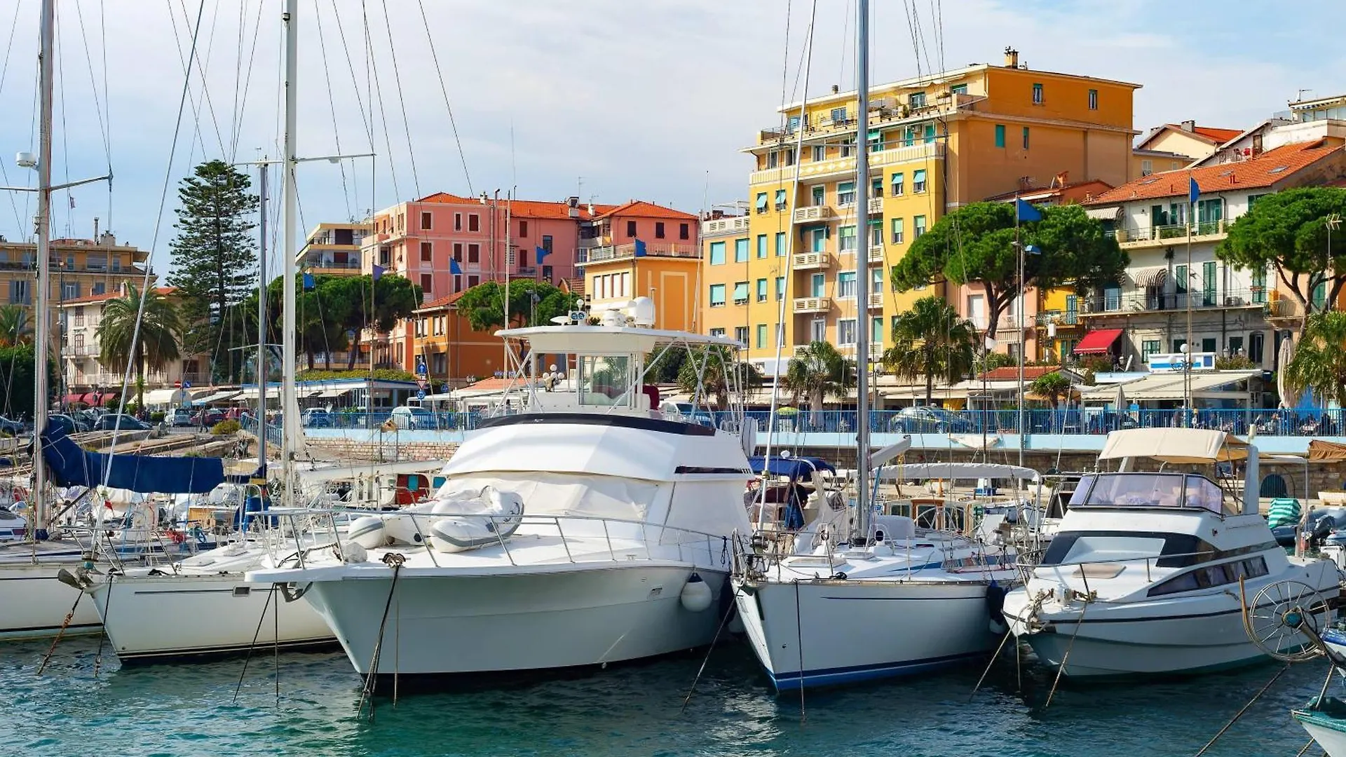 Il Paradiso Di Via Dante By Holiday World Sanremo Italy